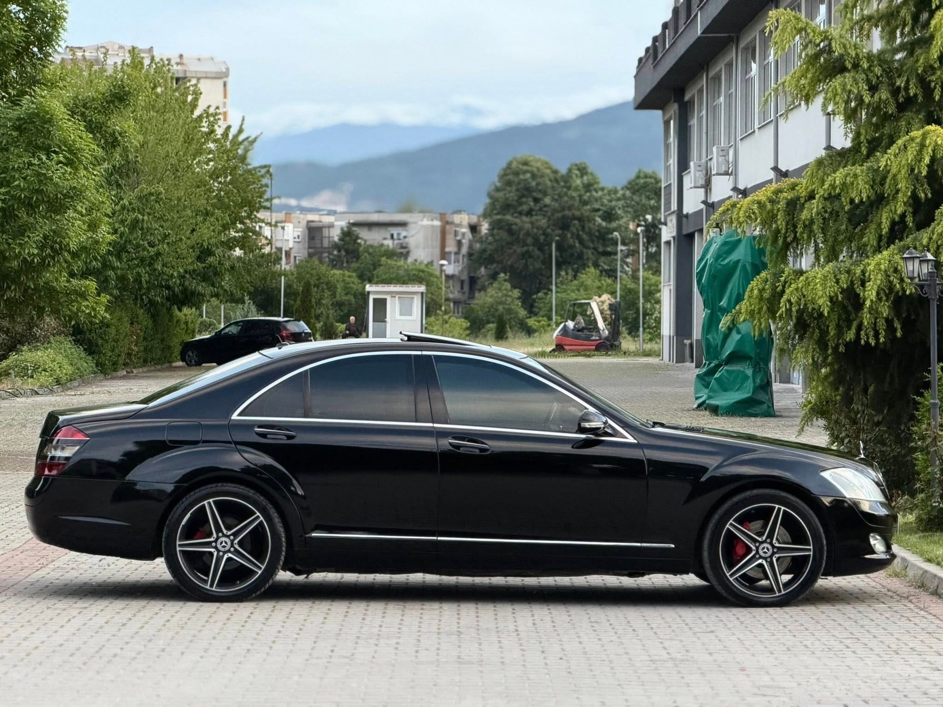 Mercedes-Benz S-Class W221