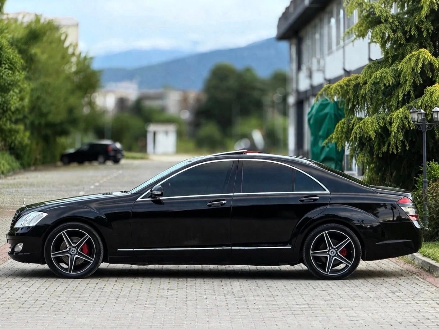 Mercedes-Benz S-Class W221